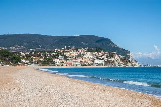 Al momento stai visualizzando Volantinaggio a Ancona